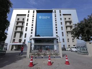 wrthyuyftfythrefcrsz